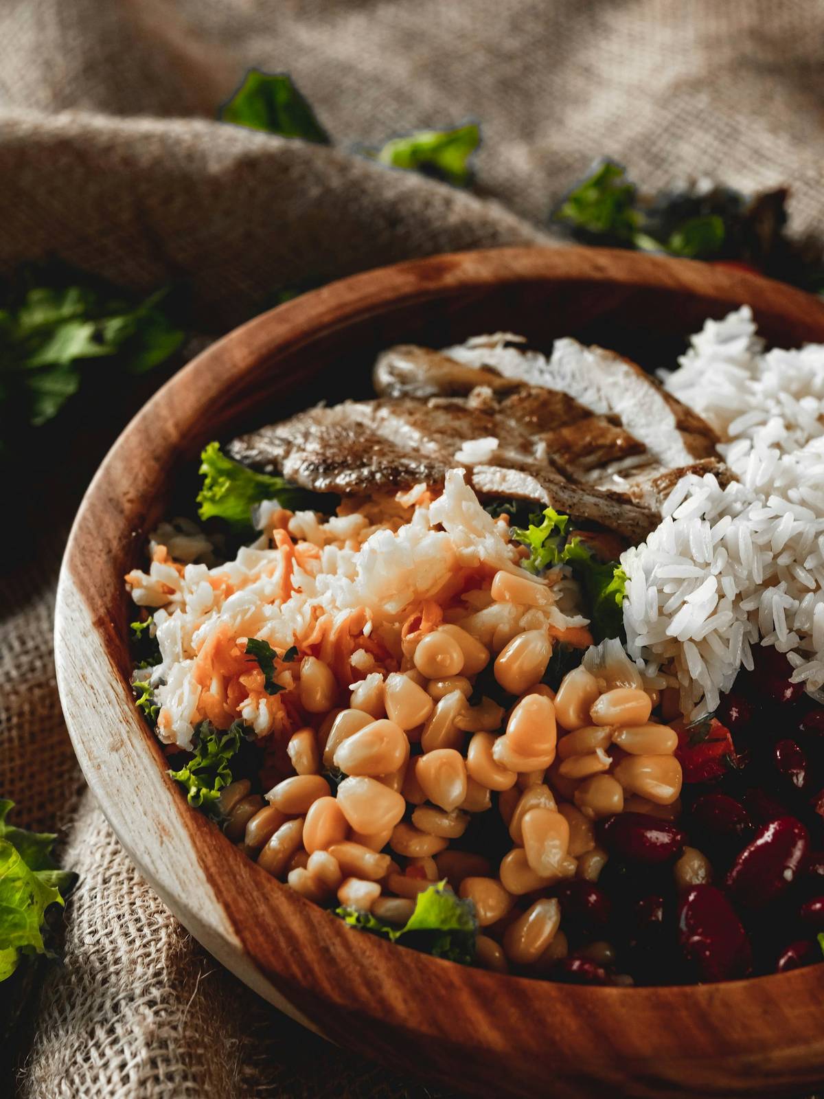 Balanced meal bowl with rice, beans, vegetables and protein for a 30g fibre meal plan