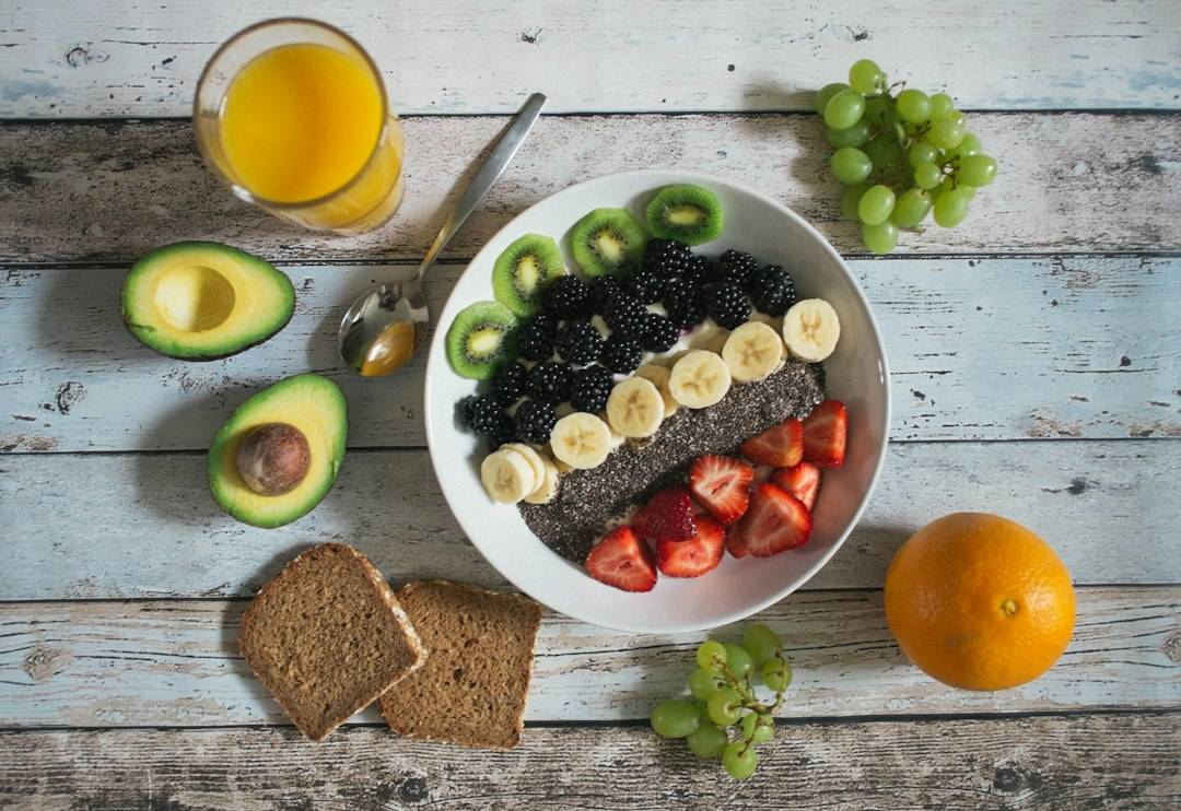 Bowl of wholegrain breakfast cereal with fruit for a balanced breakfast