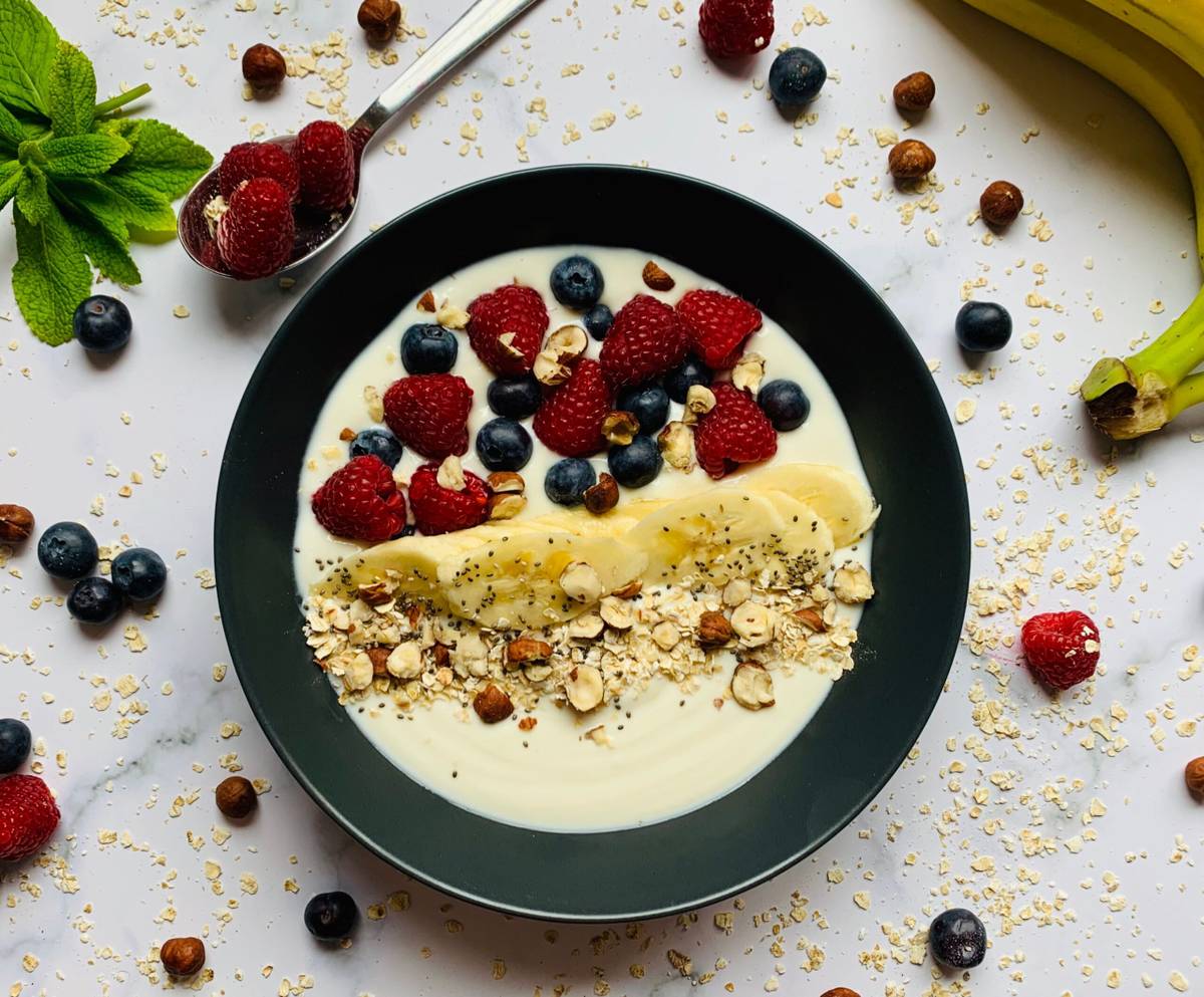 Bowl of yoghurt with fruit, nuts and oats for a balanced snack