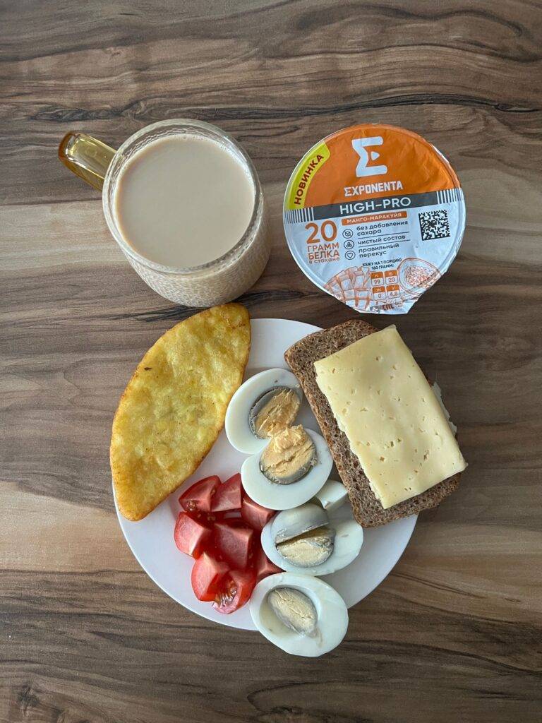 High-protein breakfast with eggs, cheese, tomatoes and yoghurt