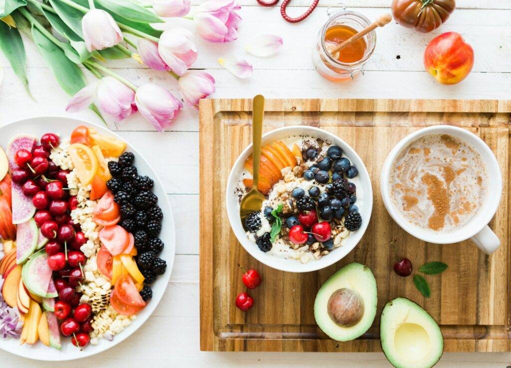 Breakfast bowl with yogurt, fruit, oats and coffee