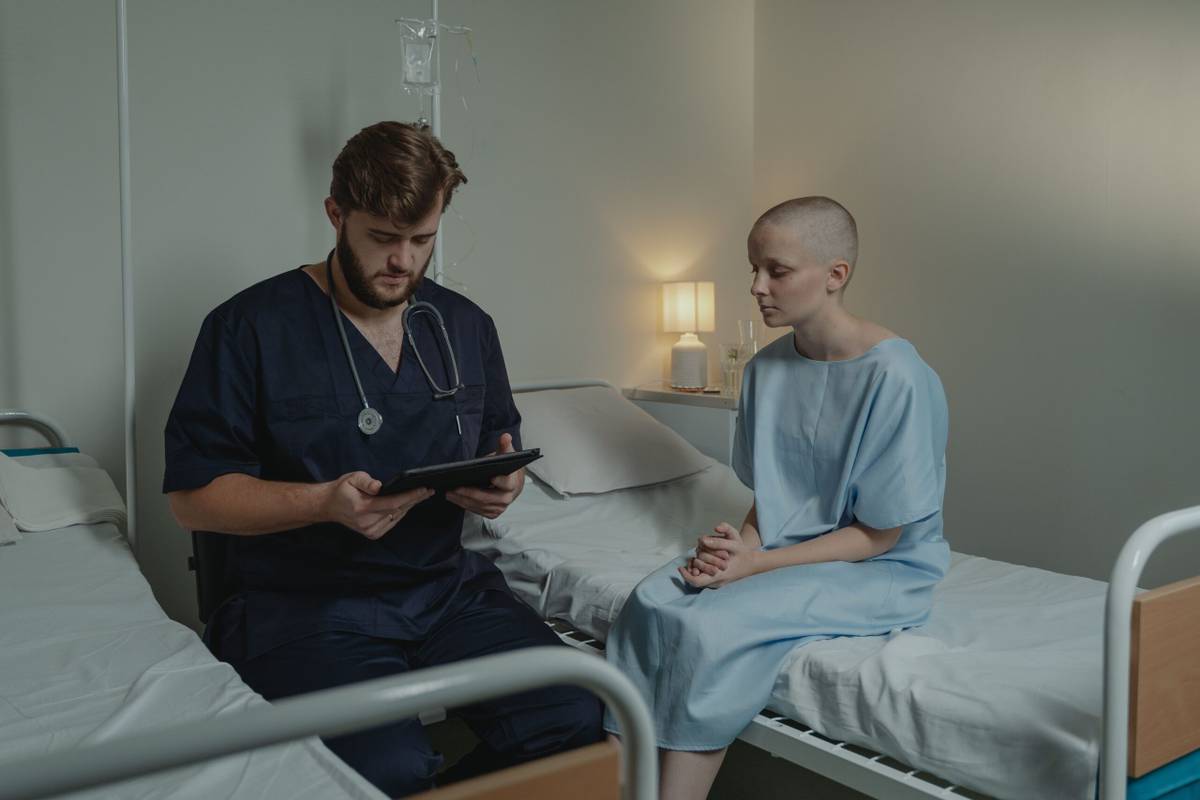Hospital clinician reviewing a patient’s condition during an urgent care discussion